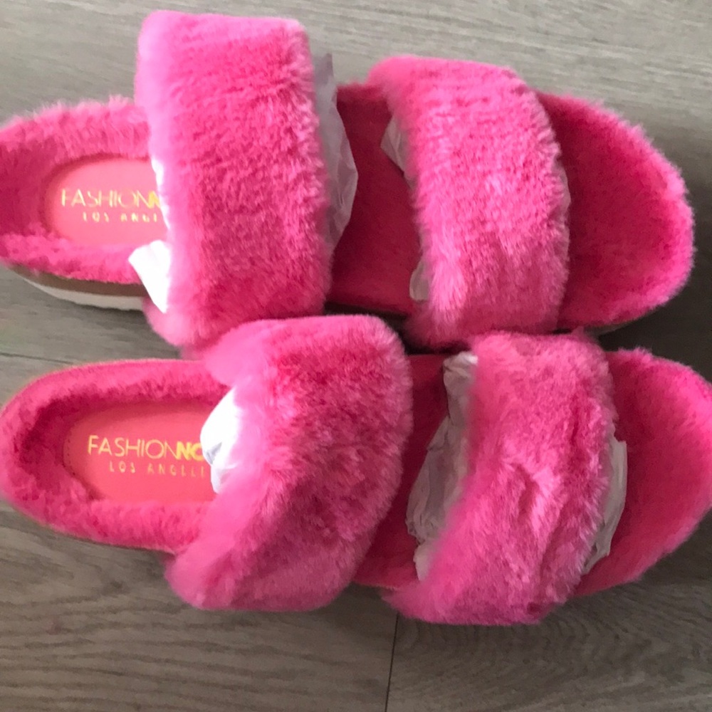 Pink soft platform slides ๐ - Picture 2 of 5